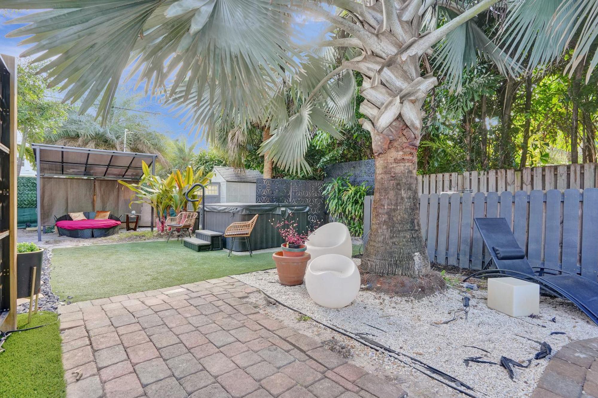Kiki 3 - Men'S Clothing Optional Guest Houses Wilton Manors Bagian luar foto