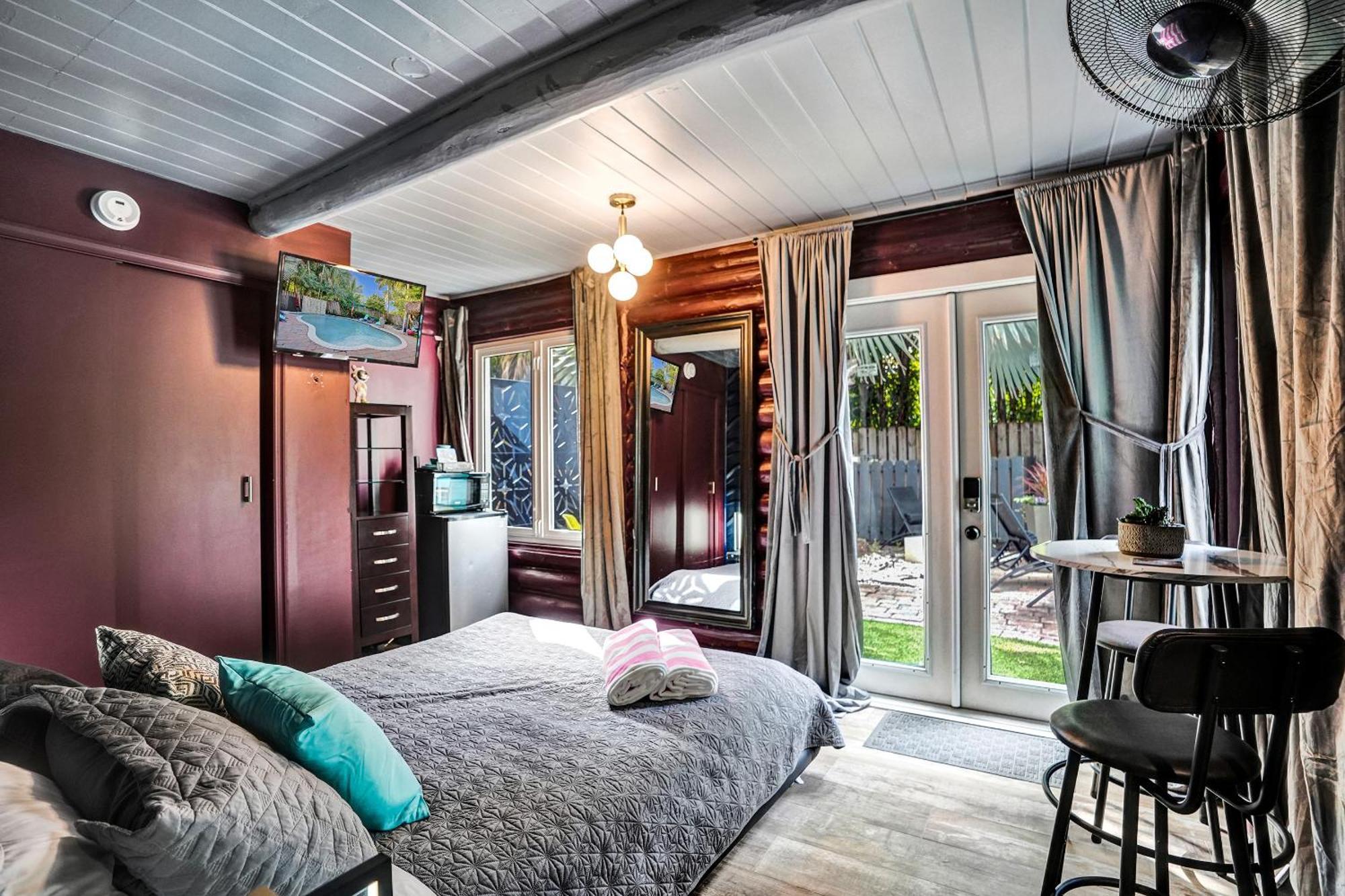 Kiki 3 - Men'S Clothing Optional Guest Houses Wilton Manors Bagian luar foto